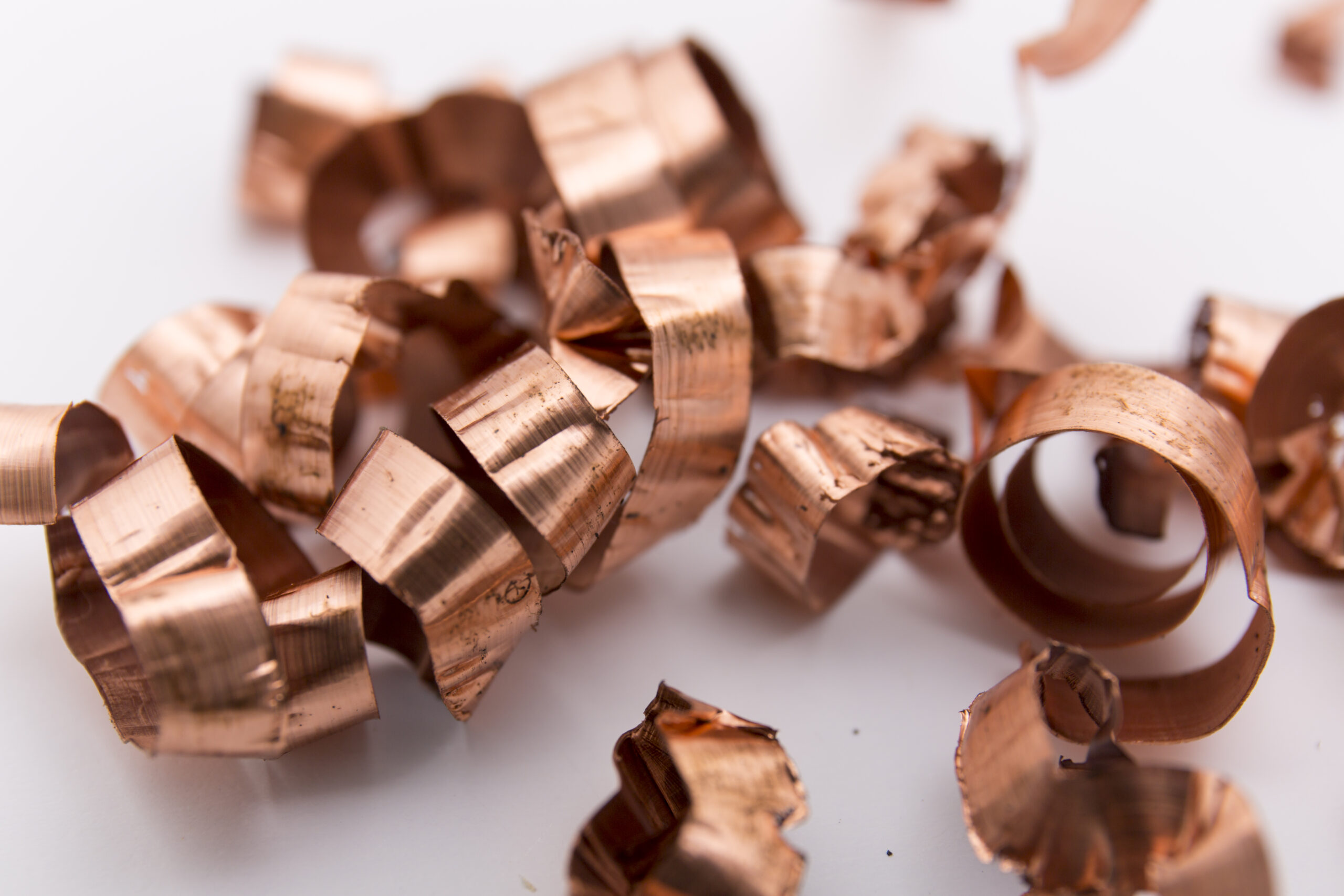 Kupfer Raspel auf einem weißem Hintergrund